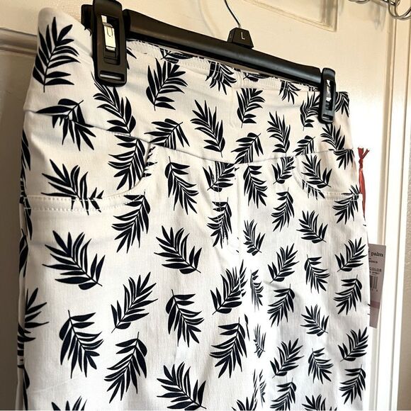 Hearts of Palm Capri Shorts - Picture 7 of 9